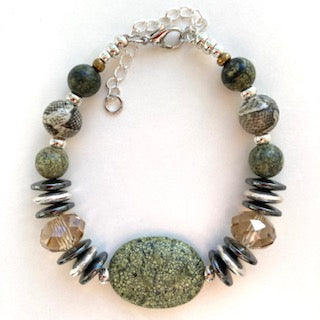 Green Serpentine and Crystal Bracelet - 22120BR