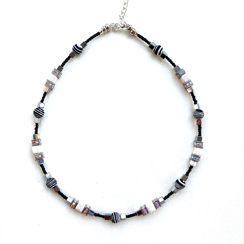 Black and White Gemstone Necklace - 25102N